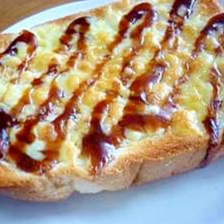 とろけるチーズ&お好み焼きソースのトースト